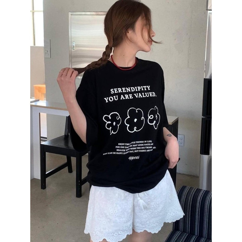COD✅ (จัดส่งในกรุงเทพฯ)  เสื้อยืด Oversize เสื้อผ้าแฟชั่นผู้หญิง ลายข้อความ  ดอกไม้สุดคิ้วท์ ใส่สบาย ผ้าคอตตอน .
