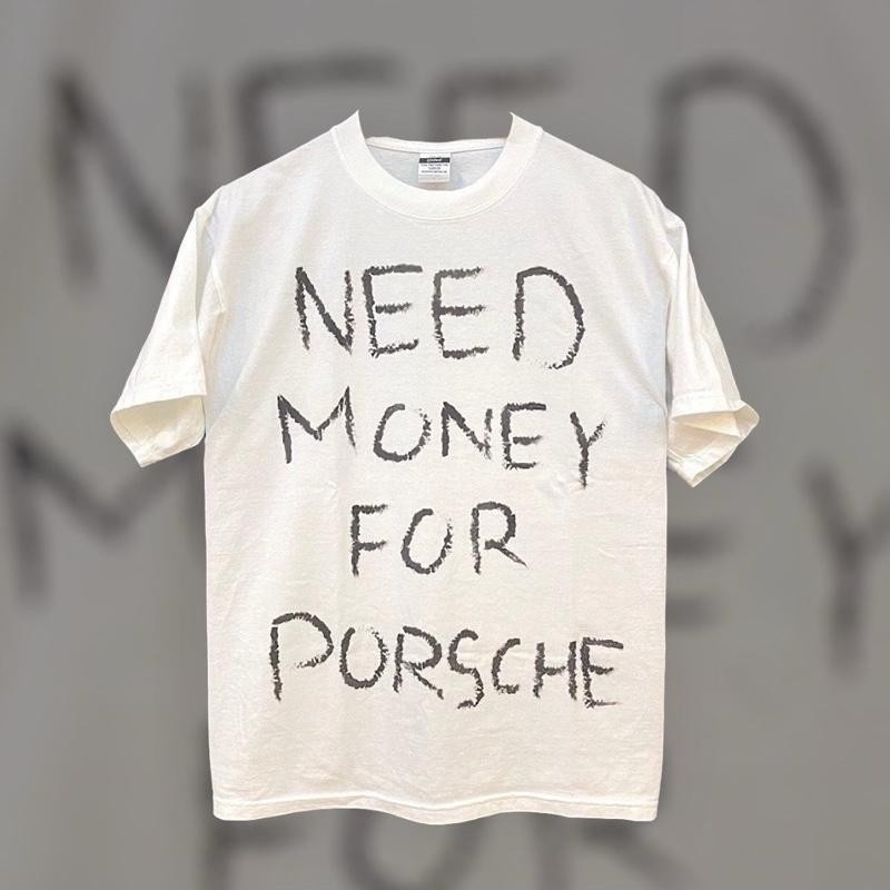 24 ชั่วโมงจัดส่ง《NEED MONEY FOR PORSCHE》 รอบคอผ้าฝ้ายผู้ชายเสื้อยืดตลกวินเทจผ้าซอฟท์ด้านบน