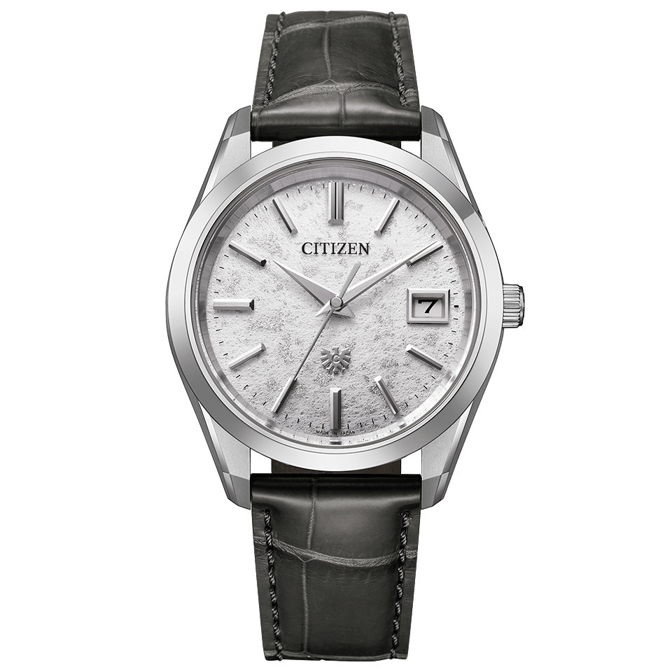 JDM WATCH ★ Citizen Eco-Drive Super Titanium สายหนังสำหรับผู้ชาย รุ่น AQ4100-22A A060 กระจกคริสตัลแซ