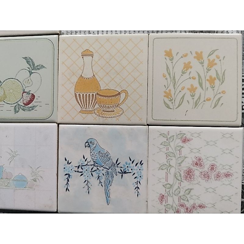 กระเบื้องปูผนัง 4 * 4 หลากหลายสี เฉพาะลายขายเป็นชุด(ชุดละ5แผ่น)กรุณาสอบถามกับทางร้านก่อนว่าจำนวนครบตามที่สั่งหรือไม่