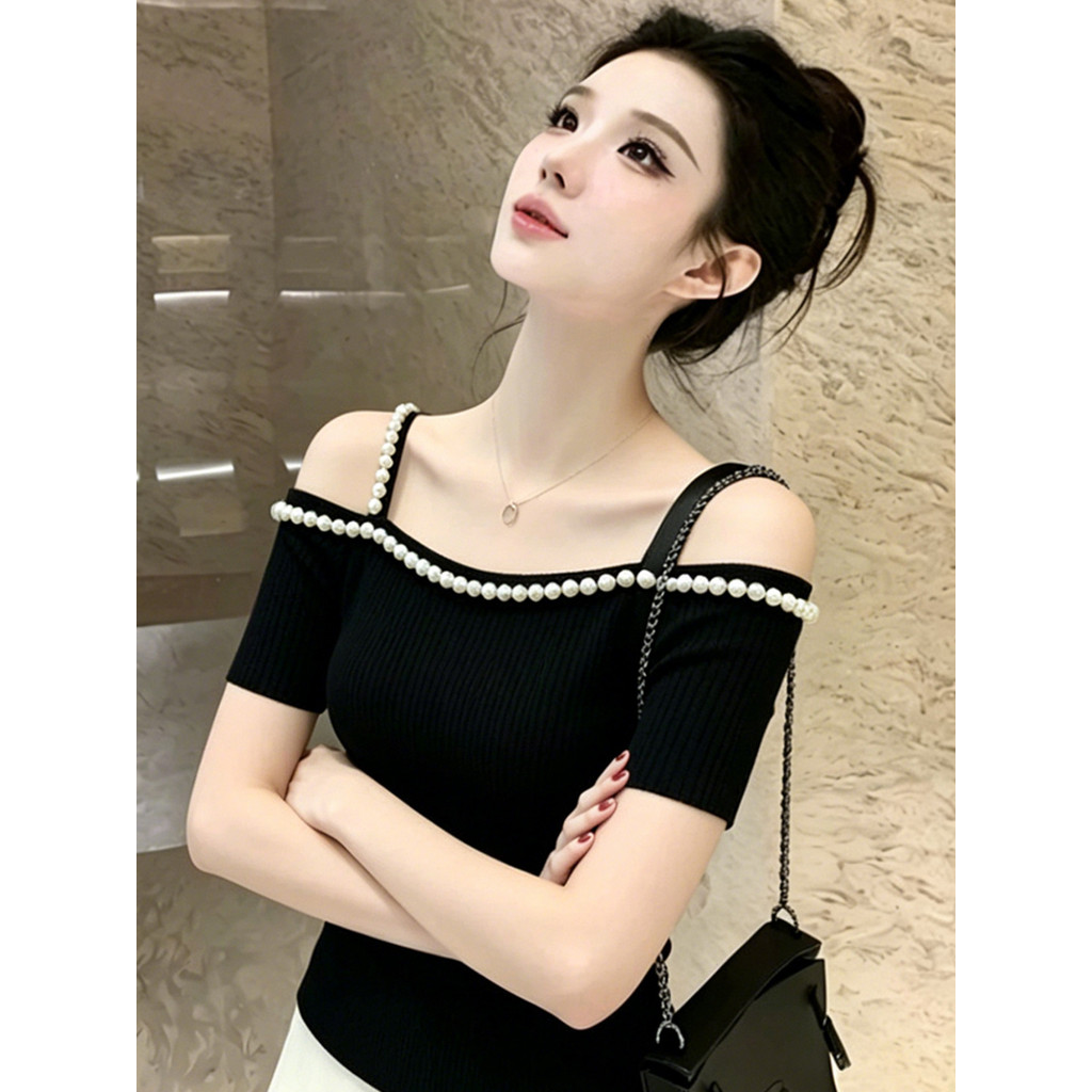 Shenzhen South Oil สีดําไหล่เดียวมุกตกแต่งเสื้อกันหนาวแขนสั้นผู้หญิงสไตล์ฤดูร้อนประณีตสวย Sli