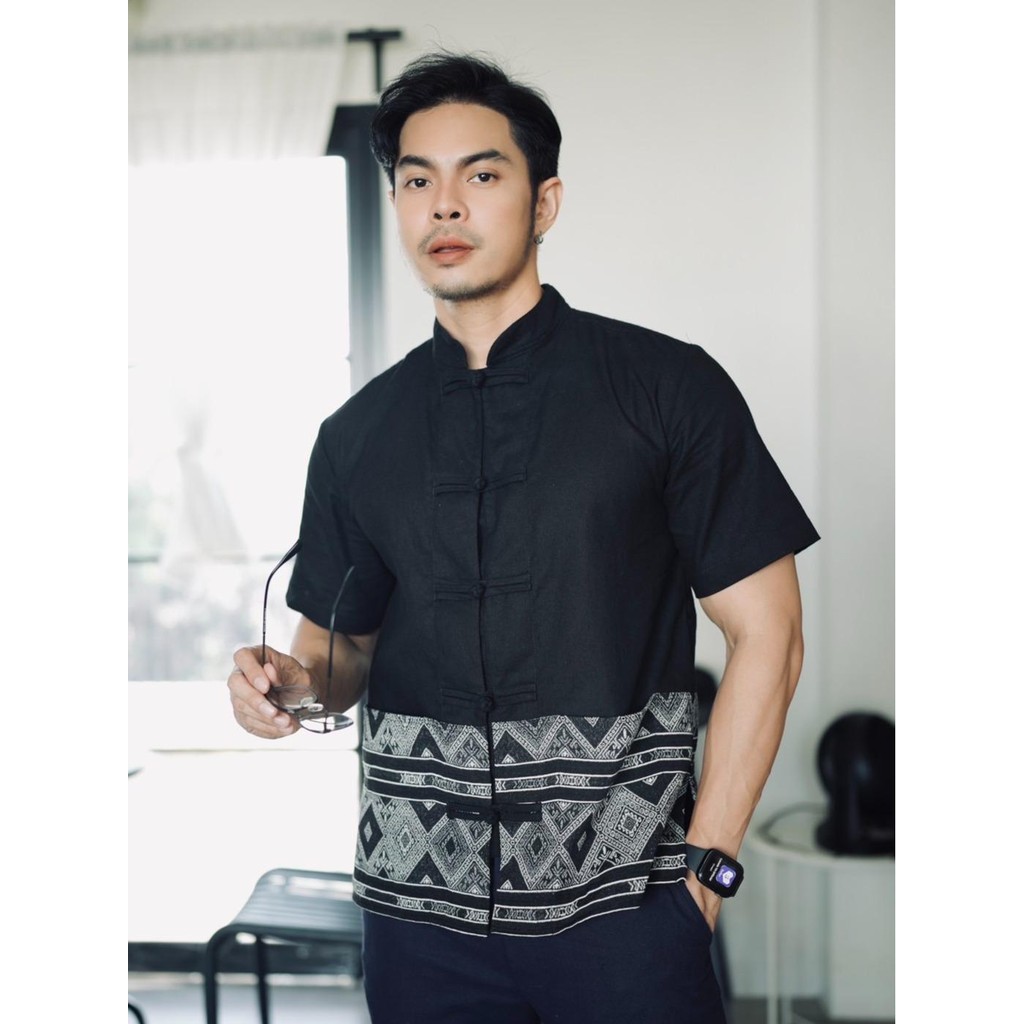 ผ้าไทย เสื้อผ้าแฟชั่น ผ้าฝ้ายฟอกนุ่มสีดำทรงล้านนาคอจีนประดับผ้าทอลายน้ำไหล no.19ดำล้านนาน้ำไหล