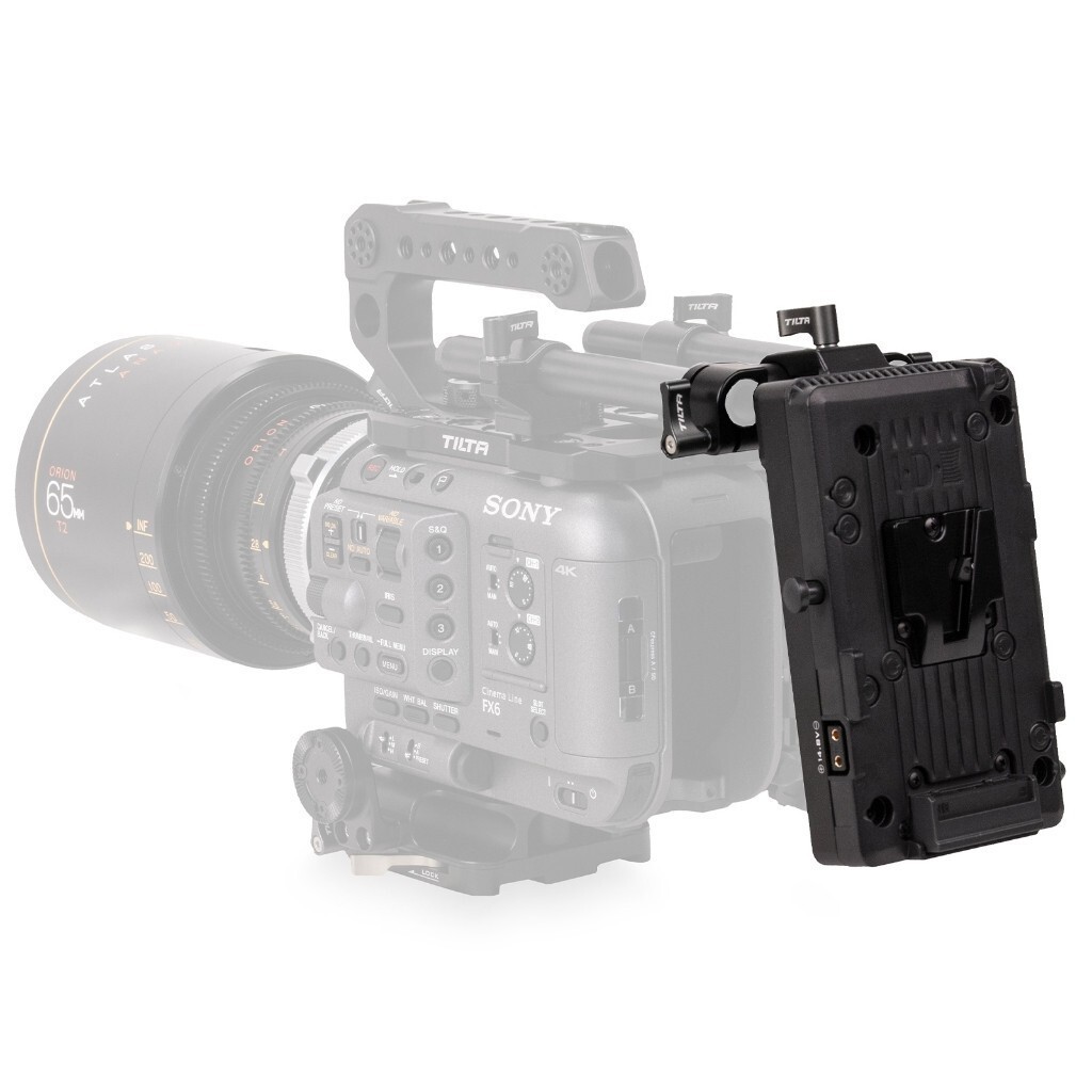 TILTA แผ่นแบตเตอรี่ Sony FX6 V Mount Power Outputs และการเชื่อมต่อที่ปลอดภัยเข้ากันได้กับแบตเตอรี่ V