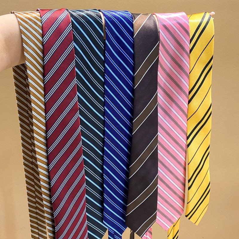 American Retro Red Striped Tie ผ้าพันคอผูกมือผู้หญิง Neckwear
