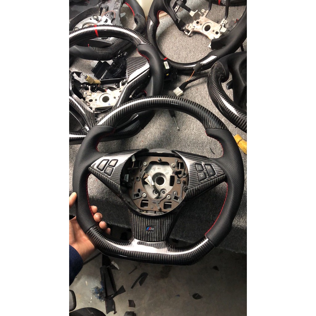 พวงมาลัยกีฬาดัดแปลงคาร์บอนไฟเบอร์ BMW E60 E62 โดยเฉพาะ