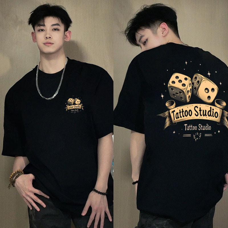 TeeTwoOneเสื้อยืด oversize สตรีทแฟชั่น โคตรนุ่ม ผ้าCOTTON100% ไม่หดตัวลาย เสื้อไม่ยับ ลาย "Tattoo Studio"【COD】