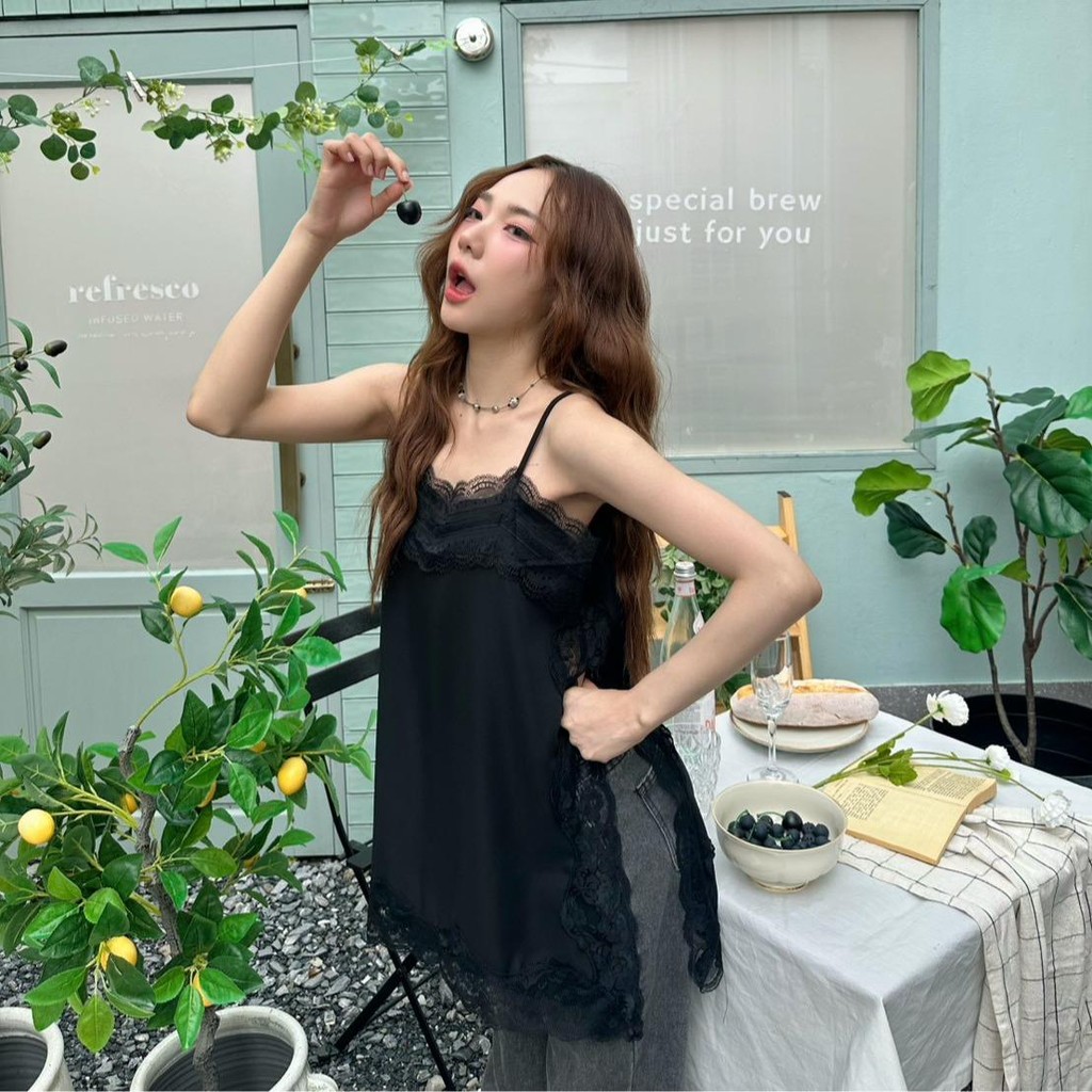 Betty cami : เสื้อสายเดี่ยว ตัวยาว แต่งขอบลูกไม้ ผ่าด้านข้าง KN.Clothes - รูปที่ 2