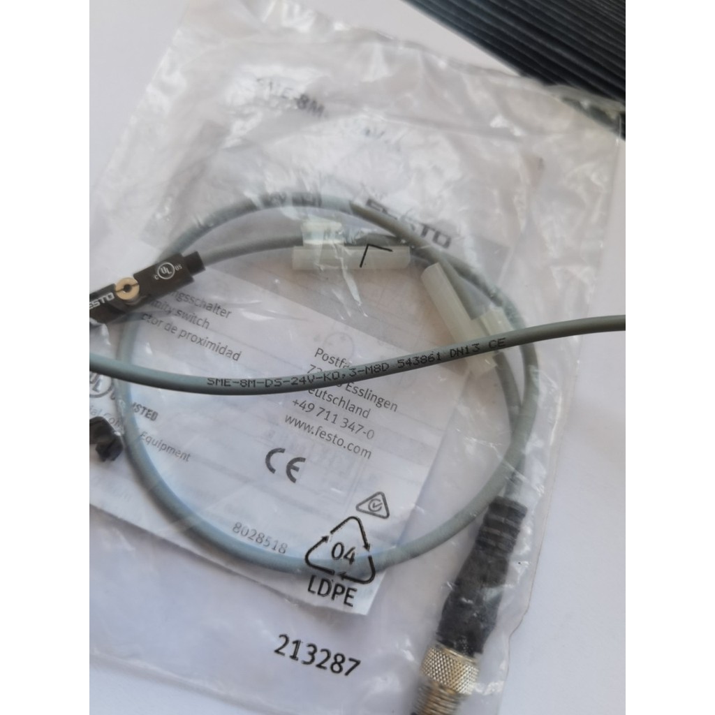 สวิตช์แม่เหล็กทรงกระบอก SME-8M-DS-24V-K0.3-M8D Order Item No.543861