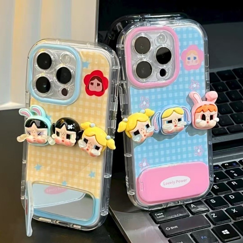 เข้ากันได้กับiPhone 16 15 14 13 12 11 Pro Max X Xr Xs Max 7 8 Plus SE2020 เคสโทรศัพท์การ์ตูนตารางสีม่วงตารางสีฟ้าปลาขนาดเล็ก + ขาตั้งMioorคู่Blingฝาครอบโทรศัพท์ใส