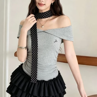 Mini shop🌸พร้อมส่ง เสื้อเปิดไหล่คลุมไหล่ พร้อมเนคไทลายจุด ทรงรัดพอดี สไตล์สาวแซ่บ-FY3017