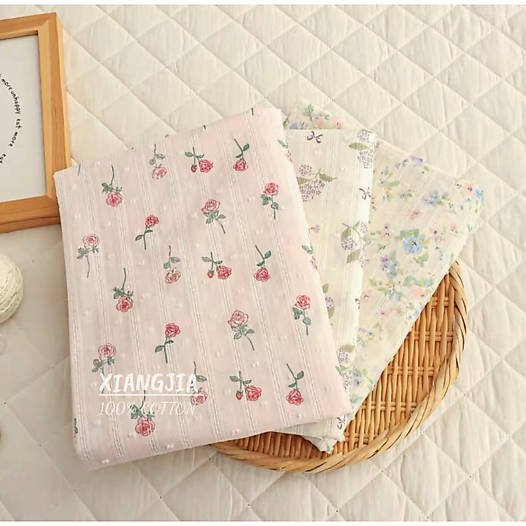 Preorder-ผ้าคอตตอนJacquard(ทอลายในเนื้อผ้า) คอตตอน100% หน้ากว้าง 145ซม. ผ้าเมตรนำเข้า