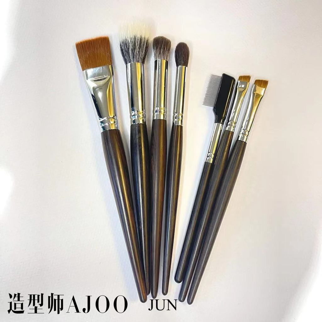 Ebony Animal Hair แปรงแต่งหน้า Snow Fox Fine Peak Fan-Shaped Highlight Brush แปรงเงาจมูก Dot Color B