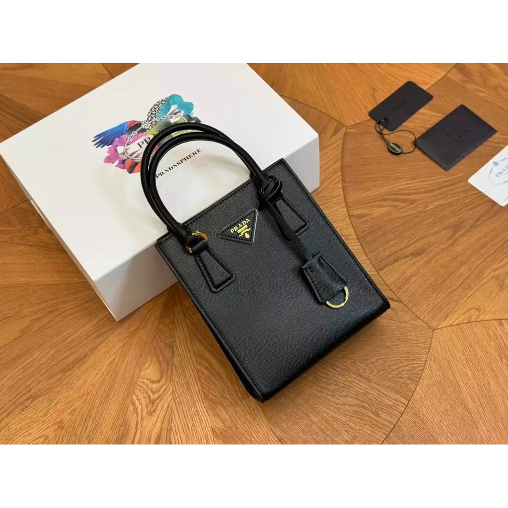 Piano Score Triangle Logo Leather Mini Tote Bag สำหรับทั้งผู้หญิงและผู้ชาย