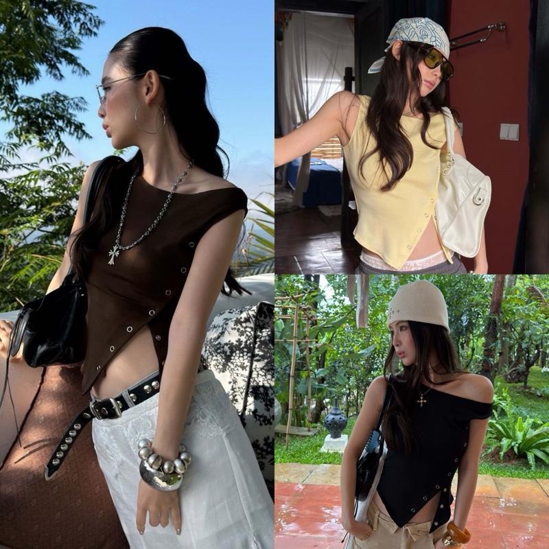 BY0587 เสื้อกล้ามปาดไหล่ทรงครอป แต่งกระดุมเบี่ยง benly co