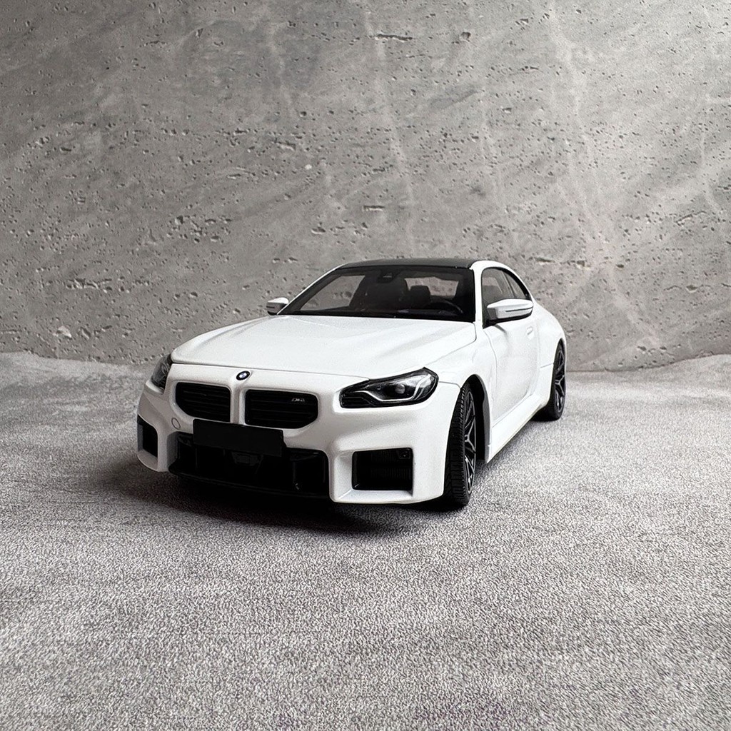 Mini Cut 1: 18 BMW M2 G87 2023 Alloy Full Open Car Model Collection