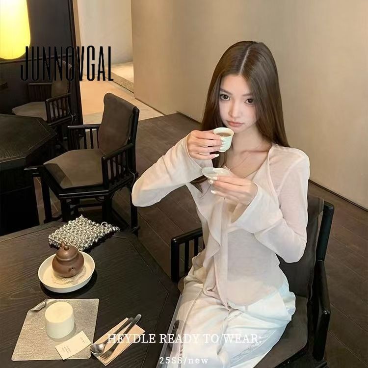 เสื้อยืดแฟชั่นผู้หญิง V คอ Ruffle Edge ถัก สไตล์ Y2K