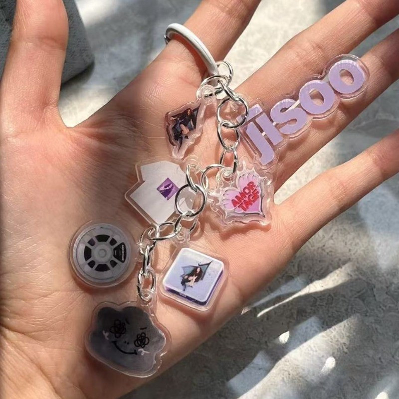 พวงกุญแจอะคริลิค Jisoo 3" Ins-Style Backpack Charm พัดลมคุณภาพสูง-Made & Lucky Decor