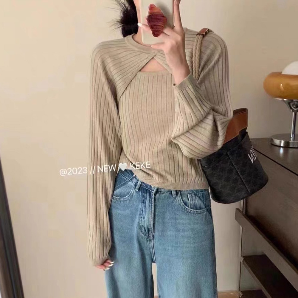 ฤดูใบไม้ร่วงใหม่สไตล์เกาหลีรุ่นรอบคอ กรีด สั้นผ้าคลุมไหล่เสื้อ + อ่อนโยนสไตล์สีทึบสลิงชุดสองชิ้นมีคว