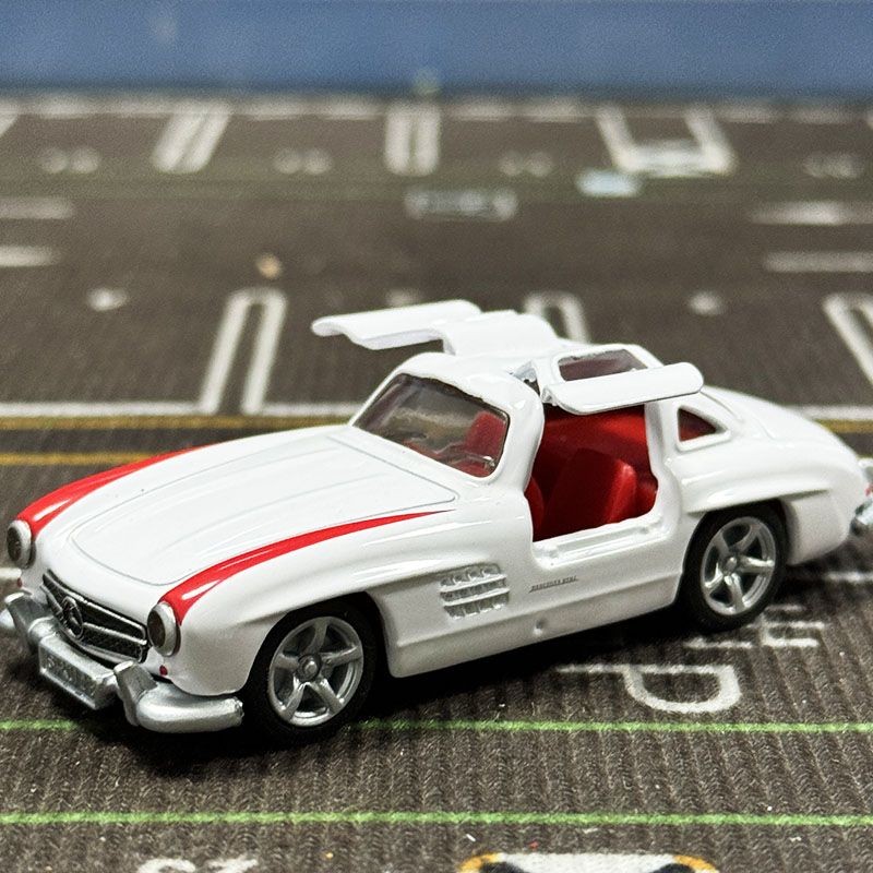 เยอรมนี Siku Siku Mercedes-Benz 300SL1470 จําลองรถรุ่นของเล่นเด็ก Owing ประตูสามารถเปิดประตู Limited