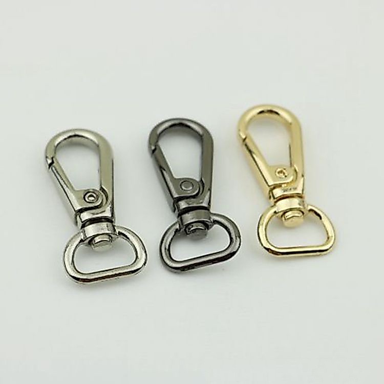 ตะขอ คอหมา สูง 4 cm. สำหรับสายกว้าง 1.2 cm. คู่ละ