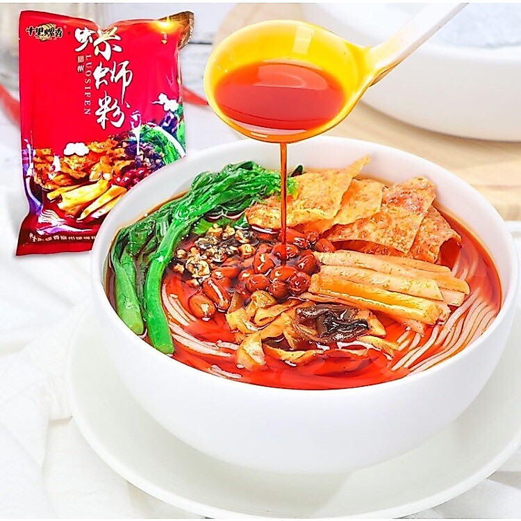 บะหมีจีน (十里香螺丝粉) บะหมีหอยหวาน ก๋วยเตี๋ยวต้นตำหรับกวางซีแท้ เผ็ด อร่อย 300g