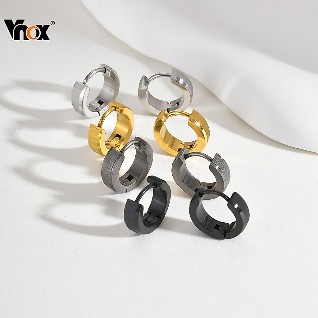 VNOX แปรง วีน็อกซ์ ต่างหูห่วงสแตนเลสสําหรับผู้ชายเด็กผู้ชายขอบเอียงบ็อบห่วงขนาดเล็กเครื่องประดับหูไม่จางหายกันน้ําสีเงิน