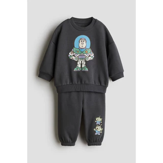H&M(เอชแอนด์เอ็ม) ชุดเสื้อสเวตเตอร์พิมพ์ลาย 2 ชิ้น Infants 2-piece printed sweatshirt set 1295328_2