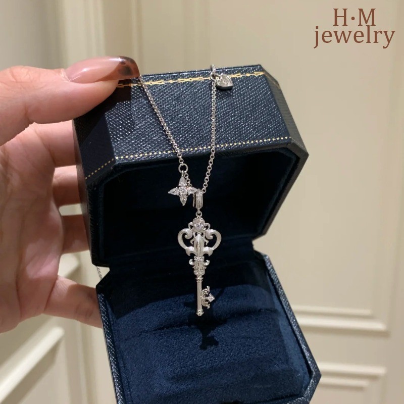 สร้อยคอจี้กุญแจ Vintage Brushed Iris สําหรับผู้หญิงดีไซน์ฝังหรูหราและความรู้สึกระดับไฮเอนด์