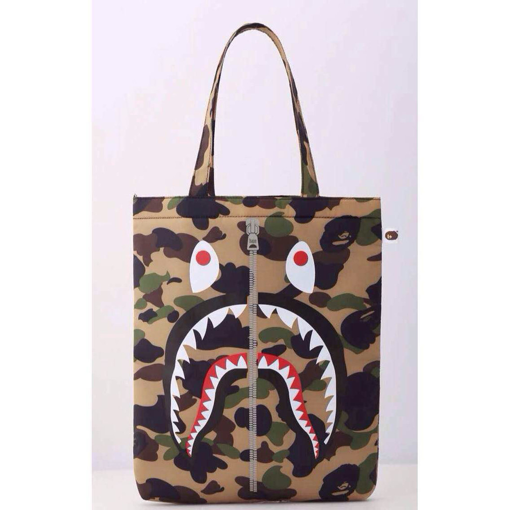กระเป๋า Tote BAPE แบบ Shark Magazine Appendix พรางตา