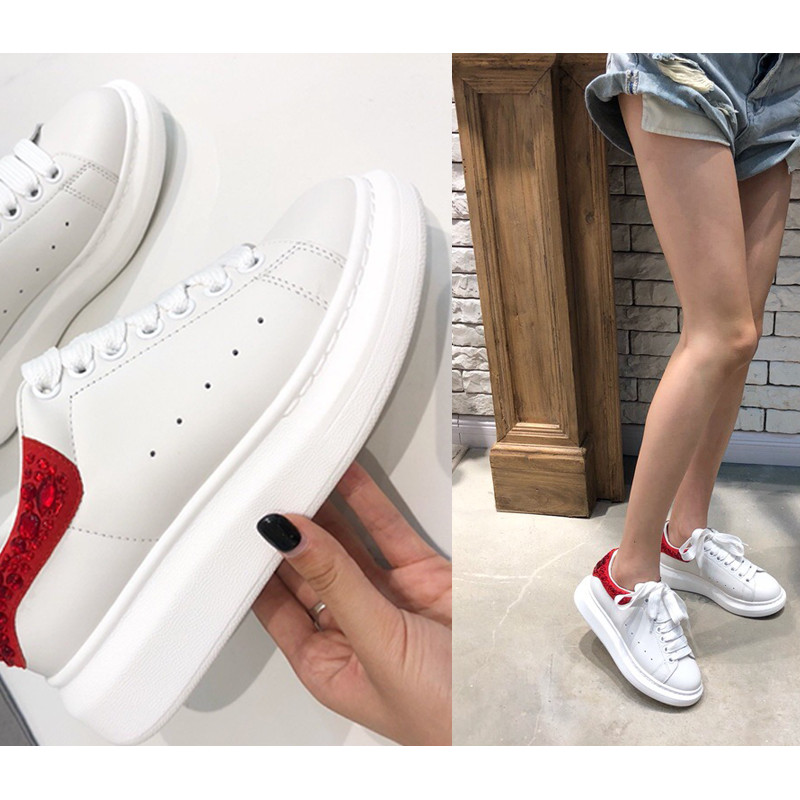 Daigou ALEXANDER MQUEEN รองเท้าสีขาวรองเท้าลําลองพื้นหนากลับเพชร Laced-Up รองเท้าโลฟเฟอร์