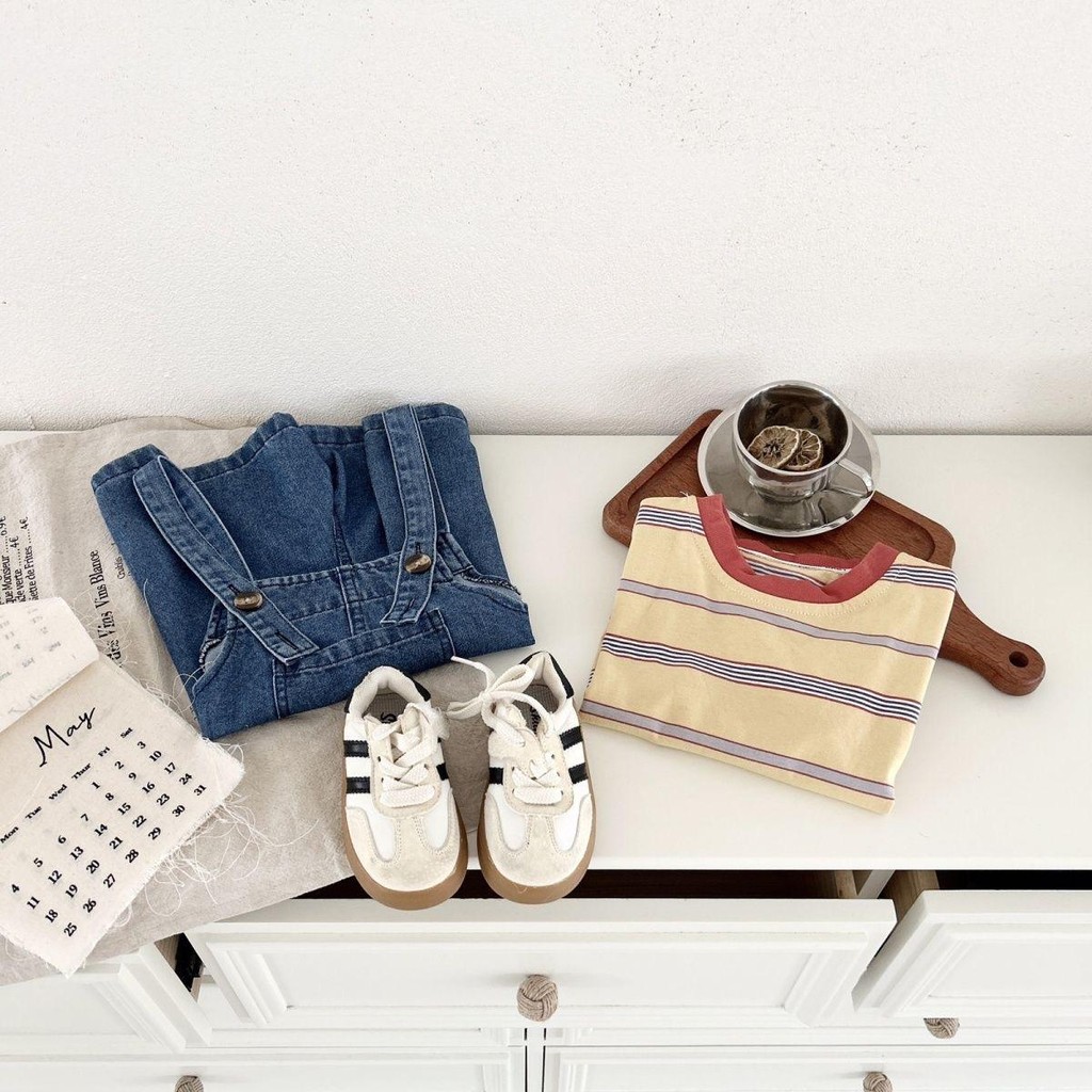 พร้อมส่งจากไทยค่ะ ชุดเซ็ตเด็กผู้หญิง งาน 2ชิ้นค่ะ เสื้อลายเหลืองผ้าคอตตอน + เอี๊ยมยีนส์ FZ210 - รูปที่ 4