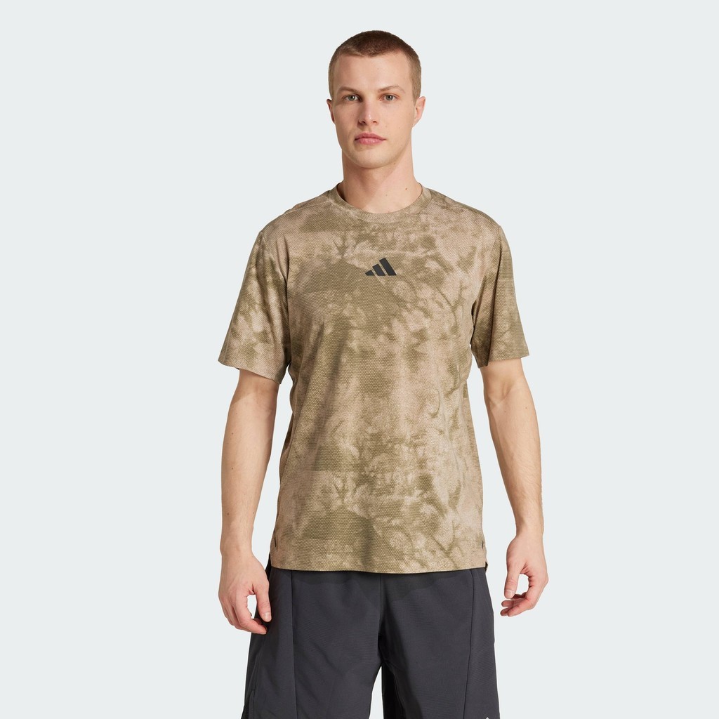 adidas Gym & Training เสื้อยืดพิมพ์ลาย PrimeLift ผู้ชาย สีเบจ JX6286