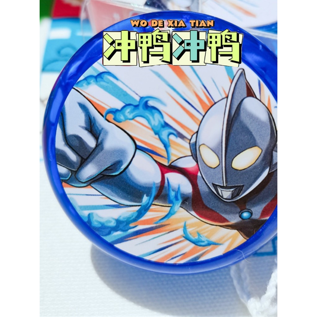 Yoyo Children Ultraman Nostalgic Little Toy Superman yoyo Ball yoyo มาพร้อมของขวัญอนุบาลส่องสว่าง