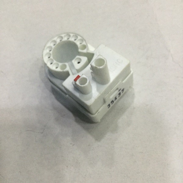 ต้นฉบับนําเข้าจากไต้หวัน Renchang Tube Holder lSHC Tube Holder 8-Pin Double Power Strip Tube Holder 