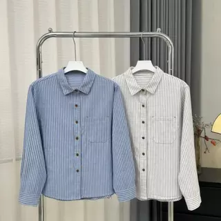 MIMI เสื้อเชิ้ตแขนยาวลายทางแนวตั้งทรงหลวมสำหรับผู้หญิงทำงาน สไตล์เรโทรและอาร์ตๆ ไซส์ใหญ่ เสื้อแจ็คเก็ตนักเรียน#W716