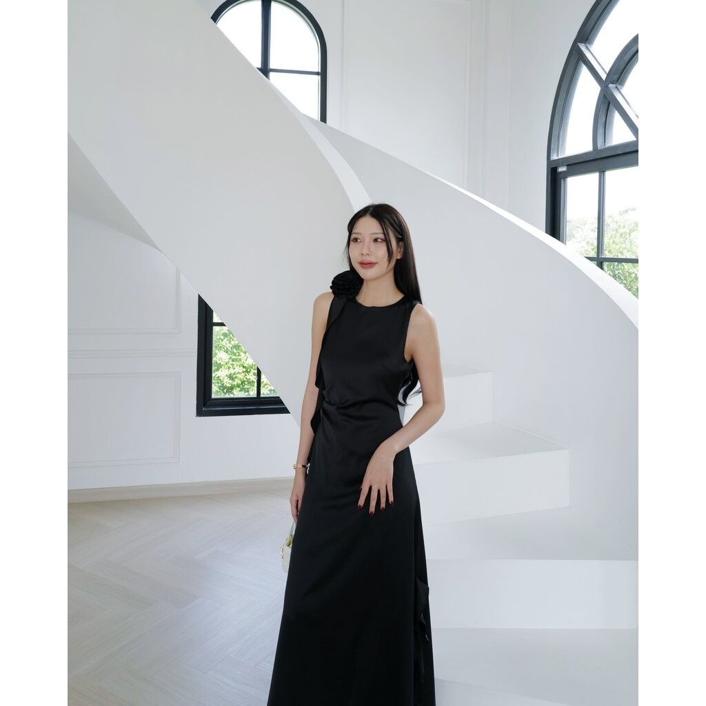 #5066#Eve เดรสยาวผ้าซาตินมีสายแต่งระบายข้างทำย่นๆ จับจีบช่วงเอว มีเข็มกลัดดอกไม้ถอดได้ - รูปที่ 6