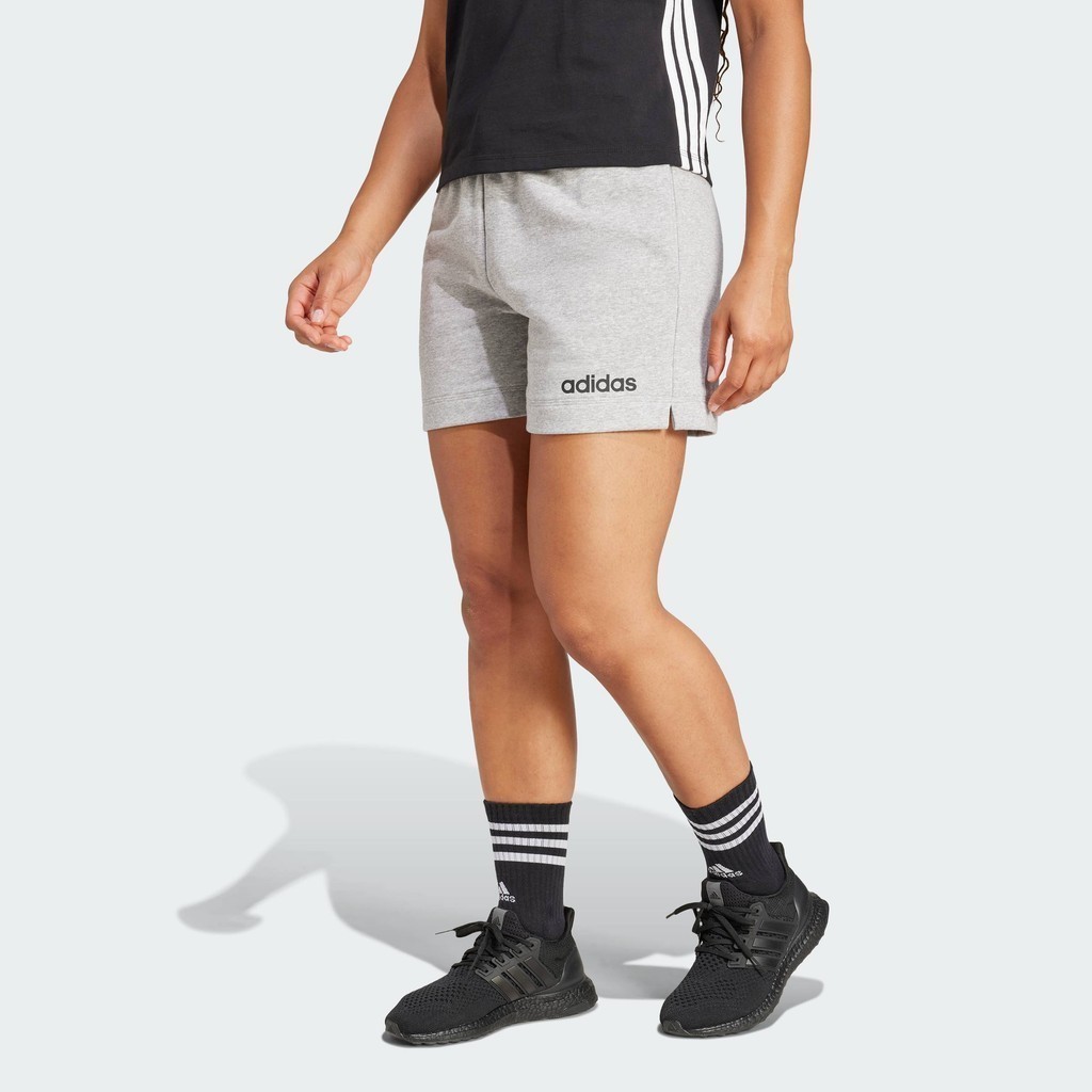 adidas ไลฟ์สไตล์ กางเกงขาสั้นผ้าเฟรนช์เทอร์รีย์ Essentials Linear ผู้หญิง สีเทา JD4960