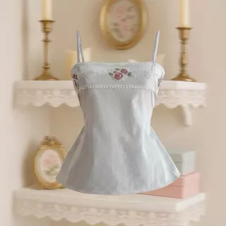 Flower minimal top สายเดี่ยวแต่งลูกไม้ปัก t39