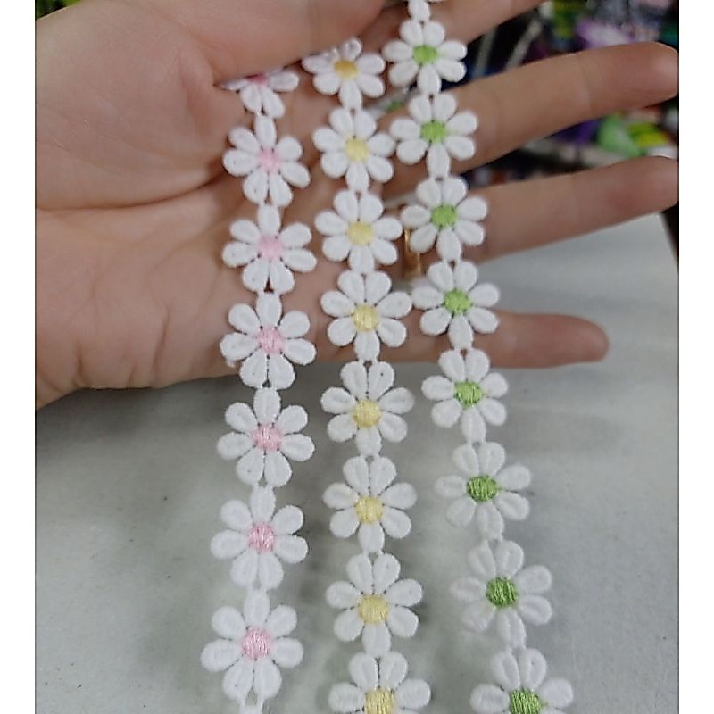 ลูกไม้ดอกไม้น่ารักตกแต่งDIYขนาด 2cm.1 นิ้ว(ขายเป็นหลา)