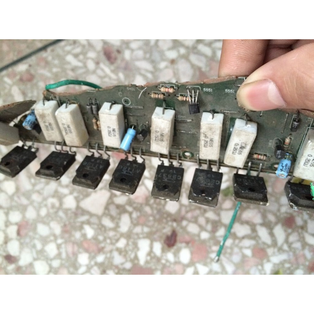 นําเข้าเครื่องถอดชิ้นส่วน 2SA1186 2SC2837 A1186 C2837 Sanken Tube วัดการจัดส่งที่ดี