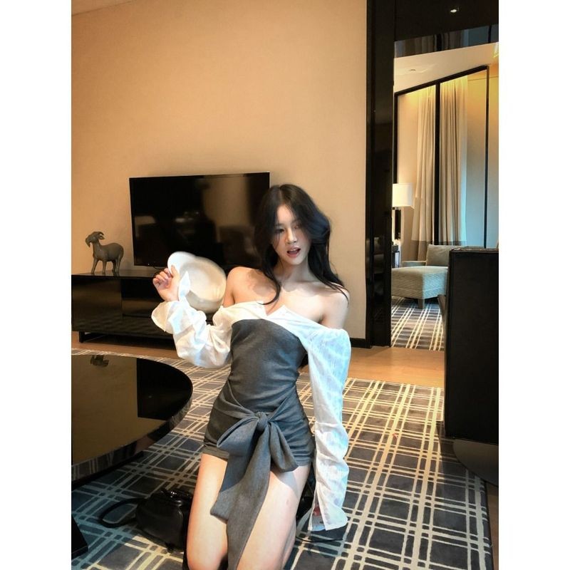 ชุดผู้หญิงฤดูใบไม้ร่วง แขนยาว สายคล้องไหล่เดียว มีกระเป๋าสะโพกและเอวแคบ