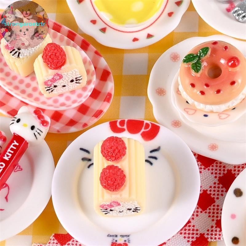 Strongaroetrtr 10 ชิ้นน่ารัก Sanrio Dollhouse Miniatures Hello Kitty สตรอเบอร์รี่เค้กม้วน KT ขนมรุ่นเด็กแกล้งทําเป็นเล่นของเล่น DIY อุปกรณ์เสริม TH