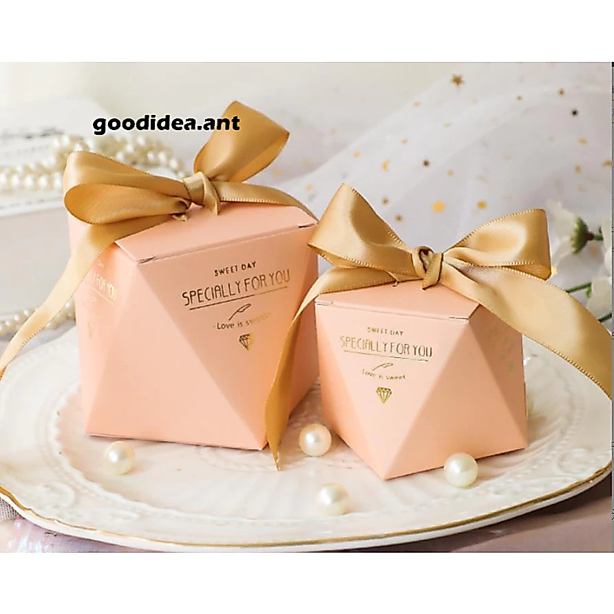 GIDA พร้อมส่งทันที กล่องของขวัญ กล่องขนม กล่องใส่ของชำร่วย ทรงเพชรพร้อมริบบิ้นผูก