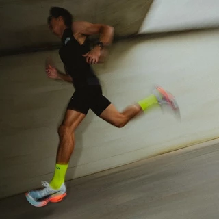 MOTIVE SOCK ถุงเท้าวิ่ง รุ่น ULTRA SPEED - Pure Contrast Colors - ถุงเท้าวิ่ง ระบายอากาศดี