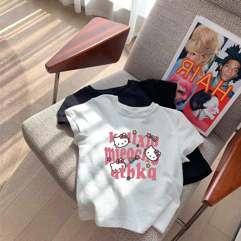 เสื้อ hello kitty HelloKitty Hello Kitty เสื้อผ้าฤดูร้อนผ้าฝ้ายสีขาวแขนสั้นเสื้อยืดเด็กเสื้อผ้าไหล่
