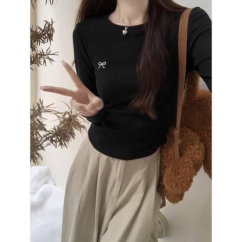 Bella Shop เสื้อยืดผู้หญิงแขนยาวสีพื้น ดีไซน์ปักโบว์ ดีไซน์เอวจีบ สไตล์เกาหลี เสื้อสั้นเข้ารูป - รูปที่ 3