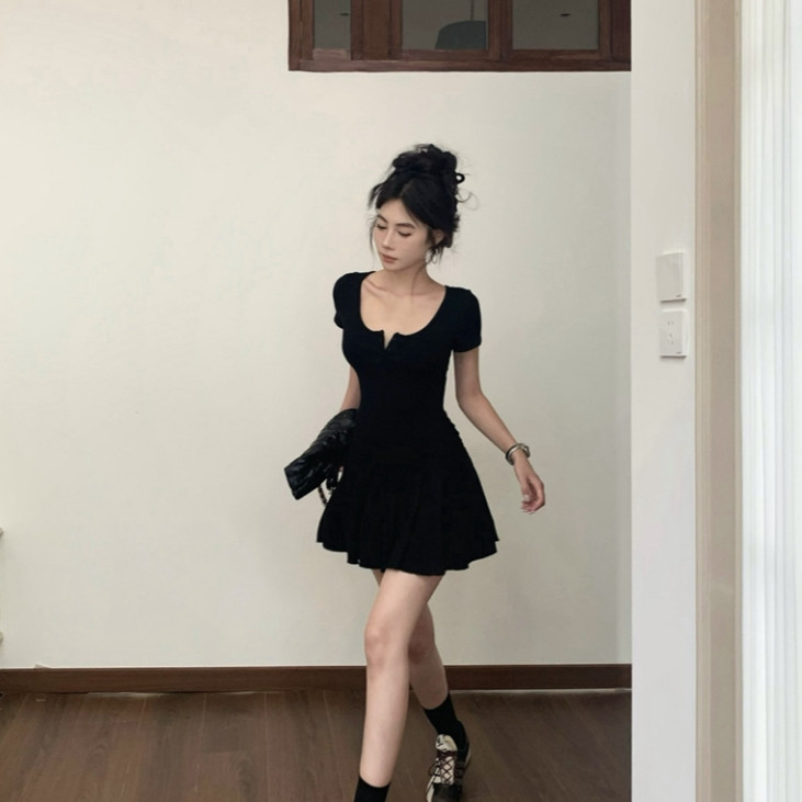 Bella Shop ชุดเดรสสีเทา คอวี แขนสั้น เซ็กซี่ ลดอายุ เอวเข้ารูป สไตล์พรีปปี้ กระโปรงสั้นทรงเอ พร้อมส่ง - รูปที่ 7