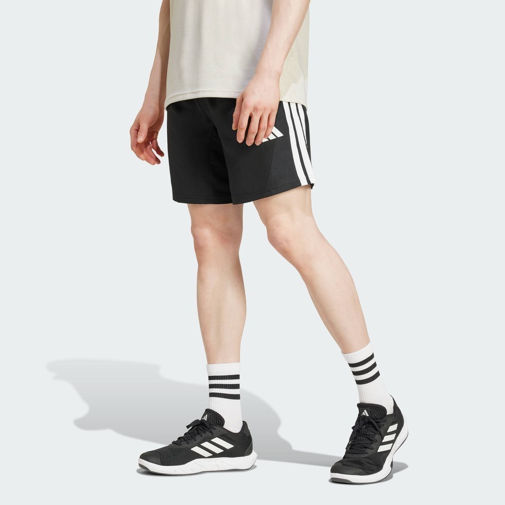 adidas Gym & Training กางเกงเทรนนิงขาสั้นผ้าทอ Essentials 3-Stripes ผู้ชาย สีดำ JC7718