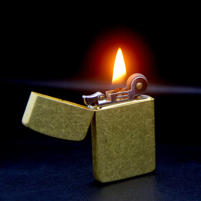 ไฟแช็คน้ำมันก๊าดทองเหลือง Zorro Zorro 610 ไฟแช็คบางเฉียบสร้างสรรค์