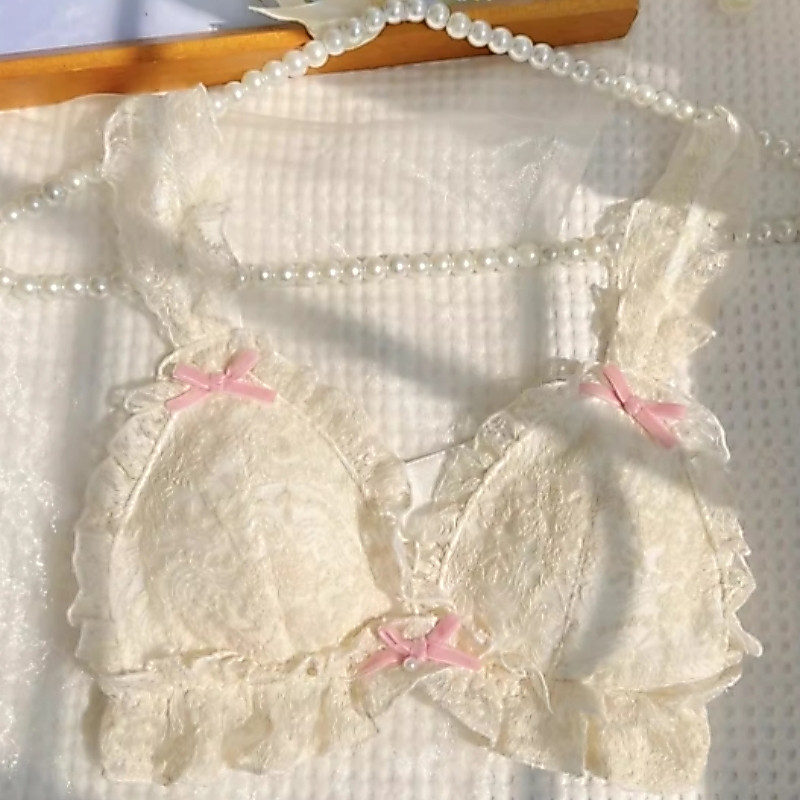 Sweetie🎀บราลูกไม้ บราไร้โครง บราลูกไม้หวานน่ารัก ขอบลูกไม้ประณีต แต่งโบว์สุดคิ้วท์ สายบ่าปรับได้ ใส่สบายไม่รัดแน่น ลุคสาวหวานสไตล์เกาหลี